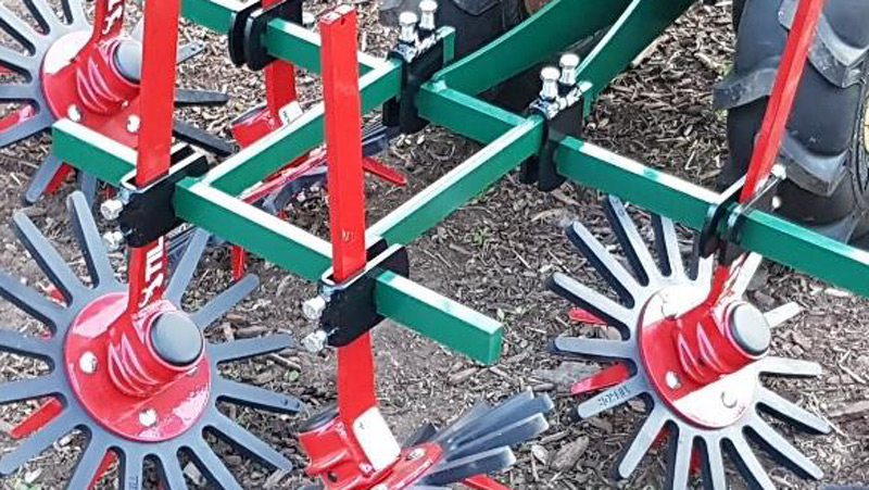 Center Hitch with Finger Weeders Center Hitch with Finger Weeders